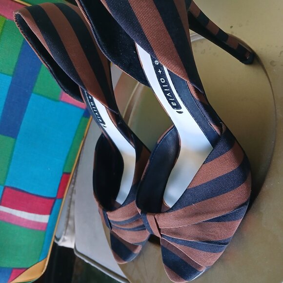 Alice Olivia  Gigi Stripe Heels - Picture 2 of 9